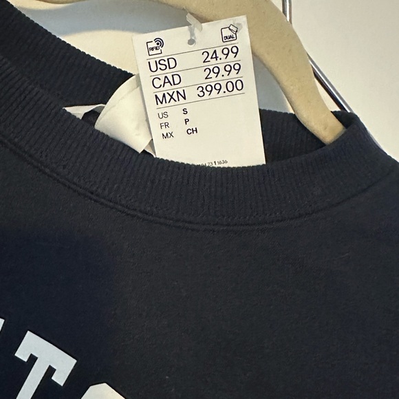 H&M Downtown Manhattan Navy Sweater - Picture 2 of 3
